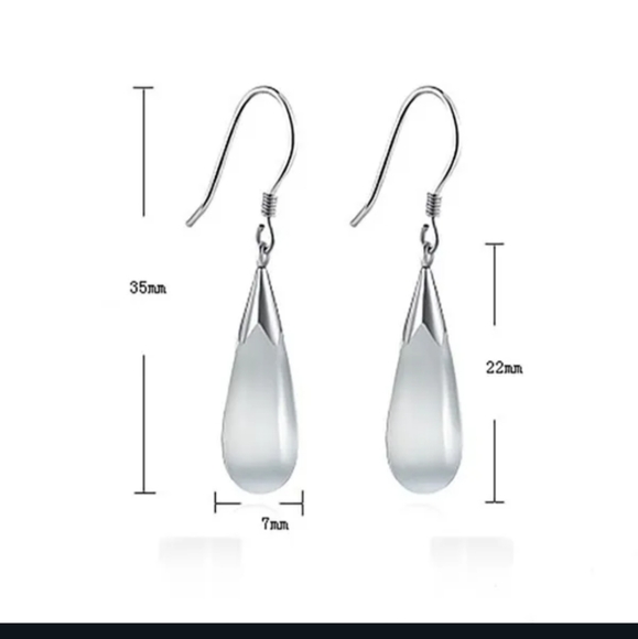 🎉🎉NEW🎉🎉BEAUTIFUL!! WHITE OPAL Teardrop Dangle Earrings in SILVER - Picture 5 of 14